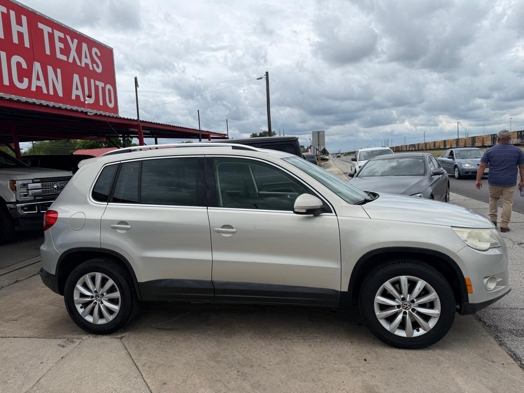 Volkswagen Tiguan S 2011