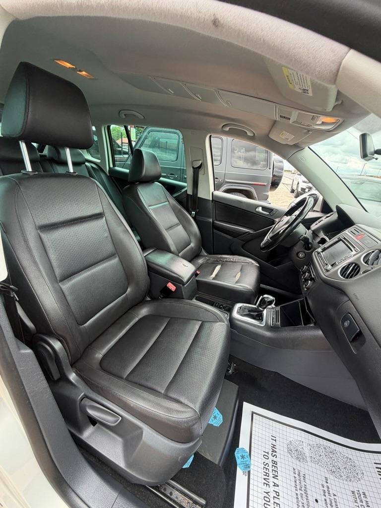Volkswagen Tiguan S 2011