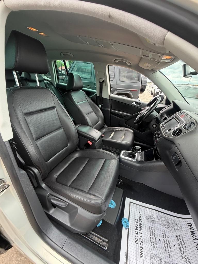 Volkswagen Tiguan S 2011