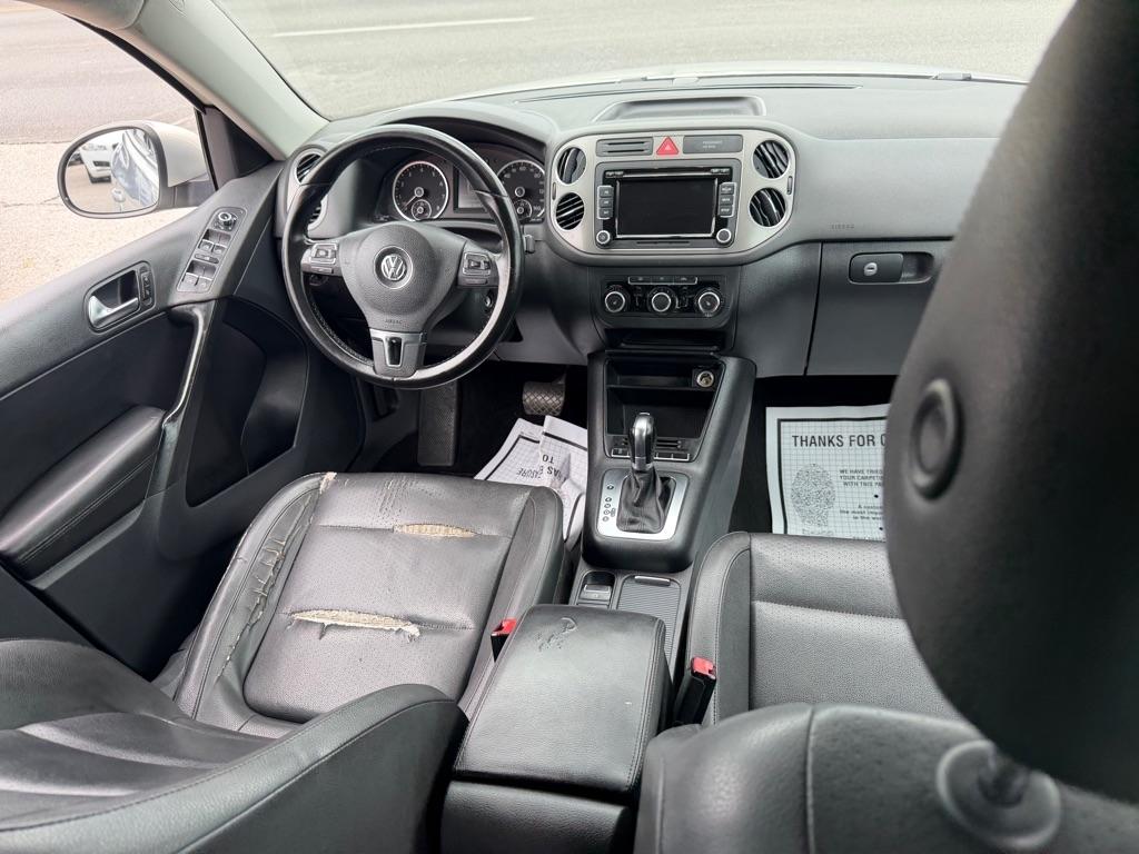 Volkswagen Tiguan S 2011