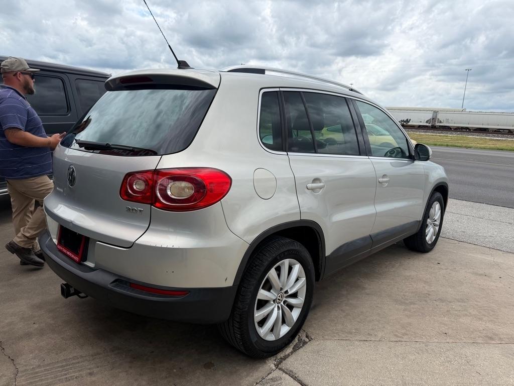 Volkswagen Tiguan S 2011