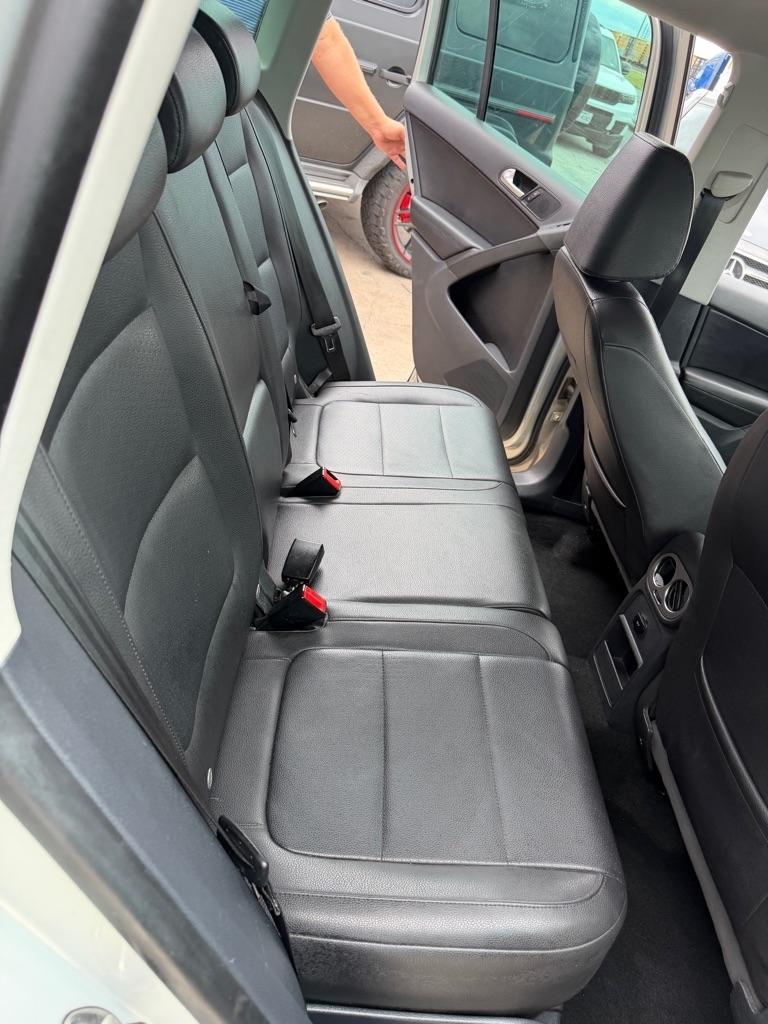 Volkswagen Tiguan S 2011