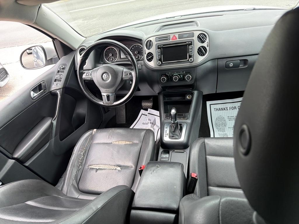 Volkswagen Tiguan S 2011