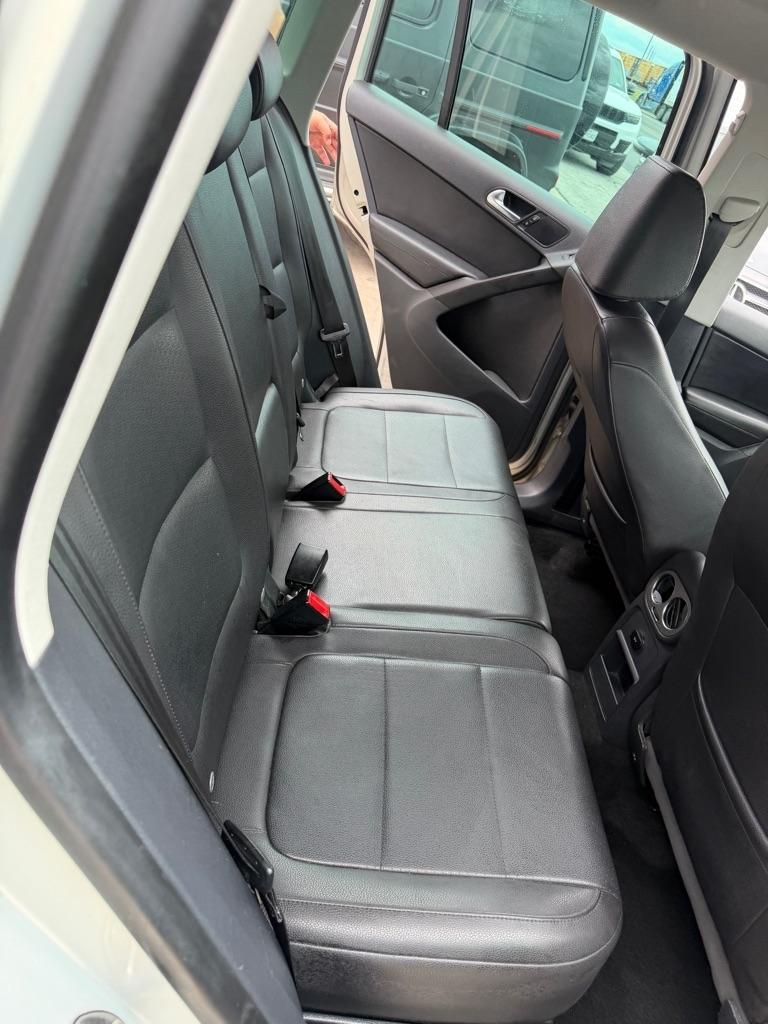 Volkswagen Tiguan S 2011