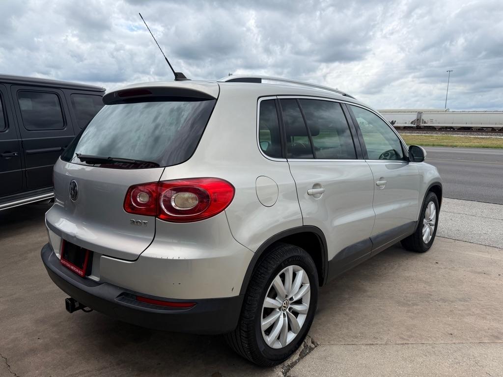Volkswagen Tiguan S 2011