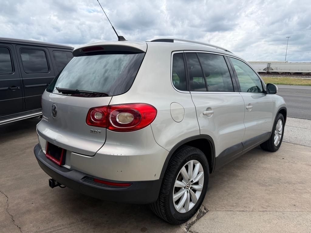Volkswagen Tiguan S 2011