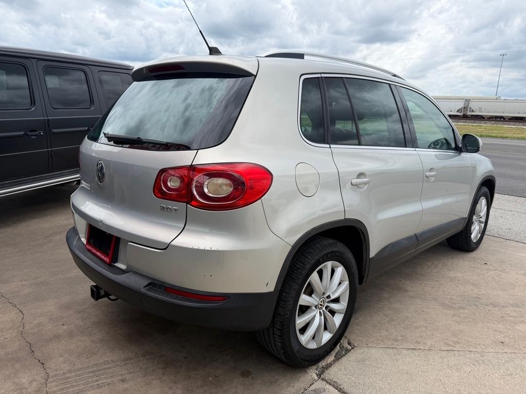 Volkswagen Tiguan S 2011