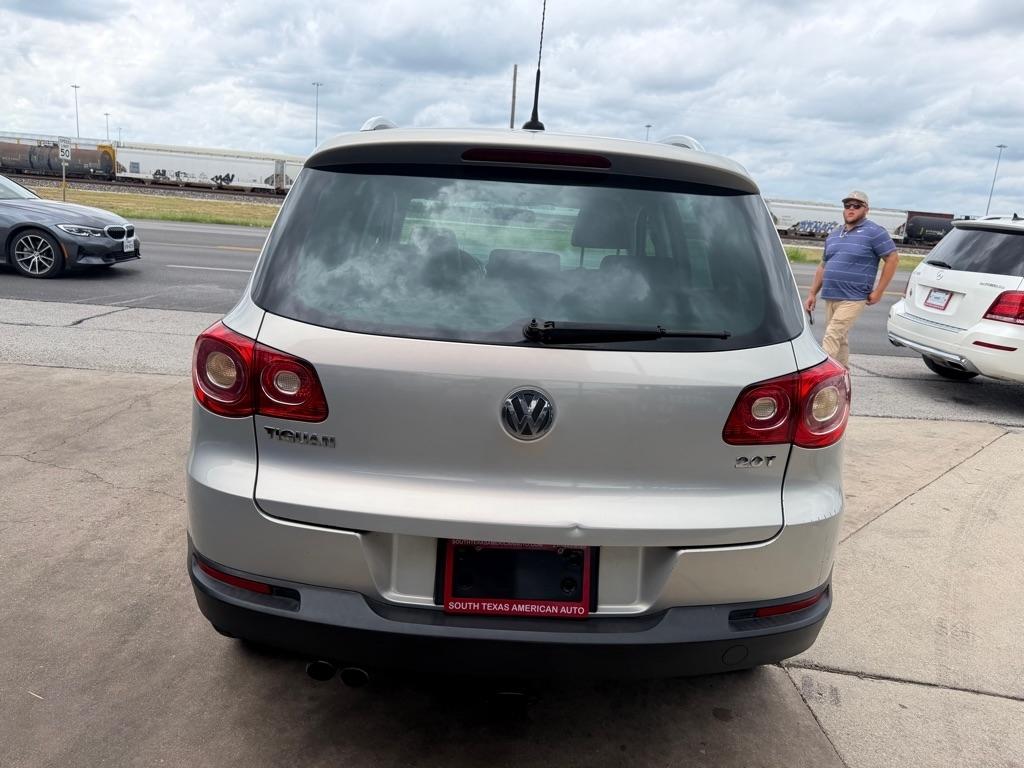 Volkswagen Tiguan S 2011