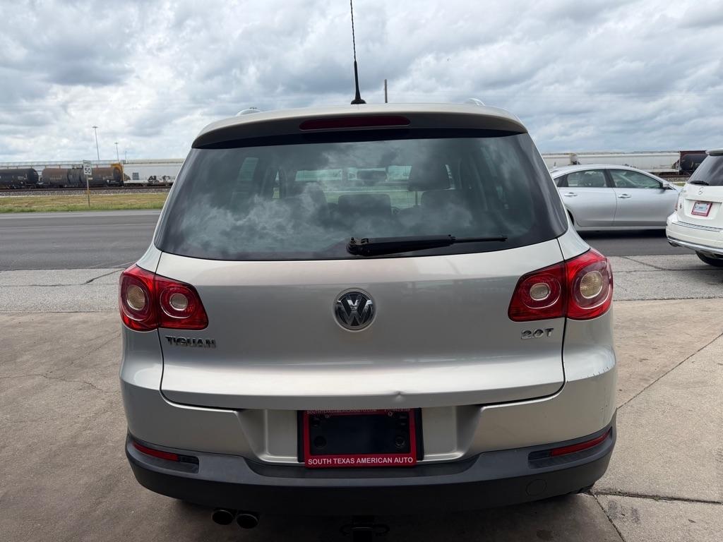 Volkswagen Tiguan S 2011