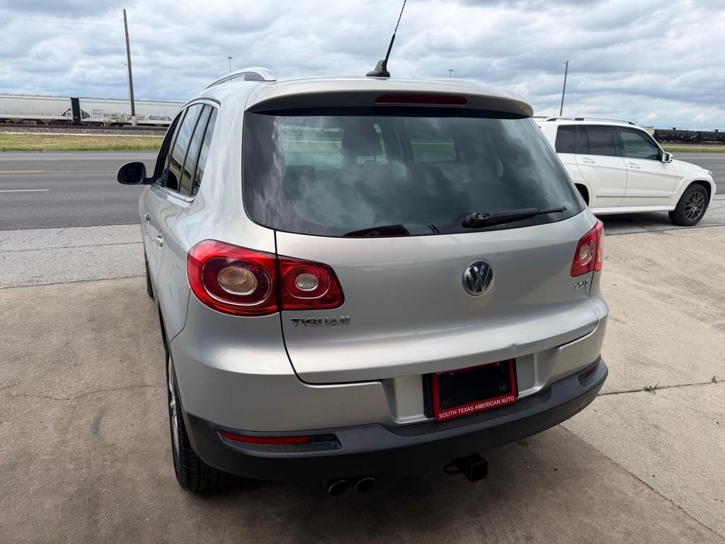 Volkswagen Tiguan S 2011