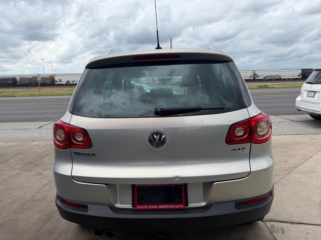 Volkswagen Tiguan S 2011