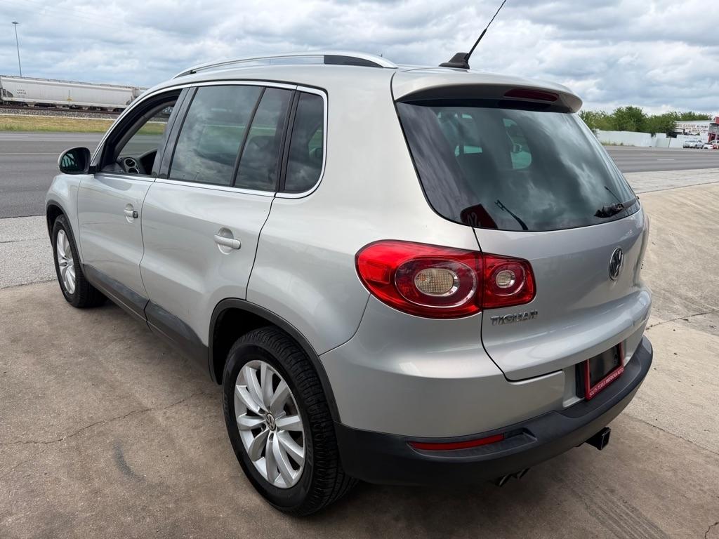 Volkswagen Tiguan S 2011