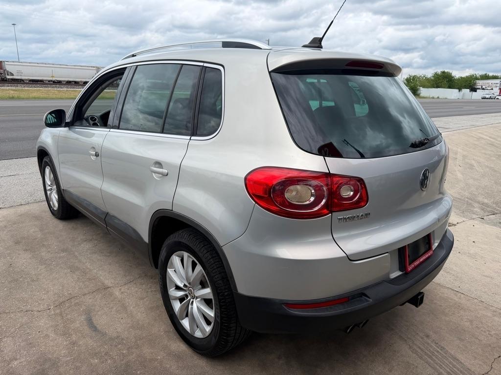 Volkswagen Tiguan S 2011
