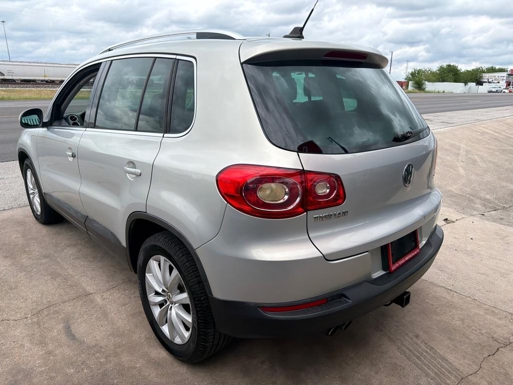 Volkswagen Tiguan S 2011