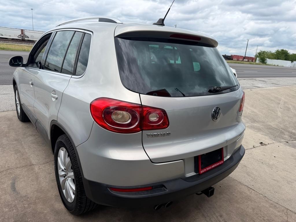 Volkswagen Tiguan S 2011