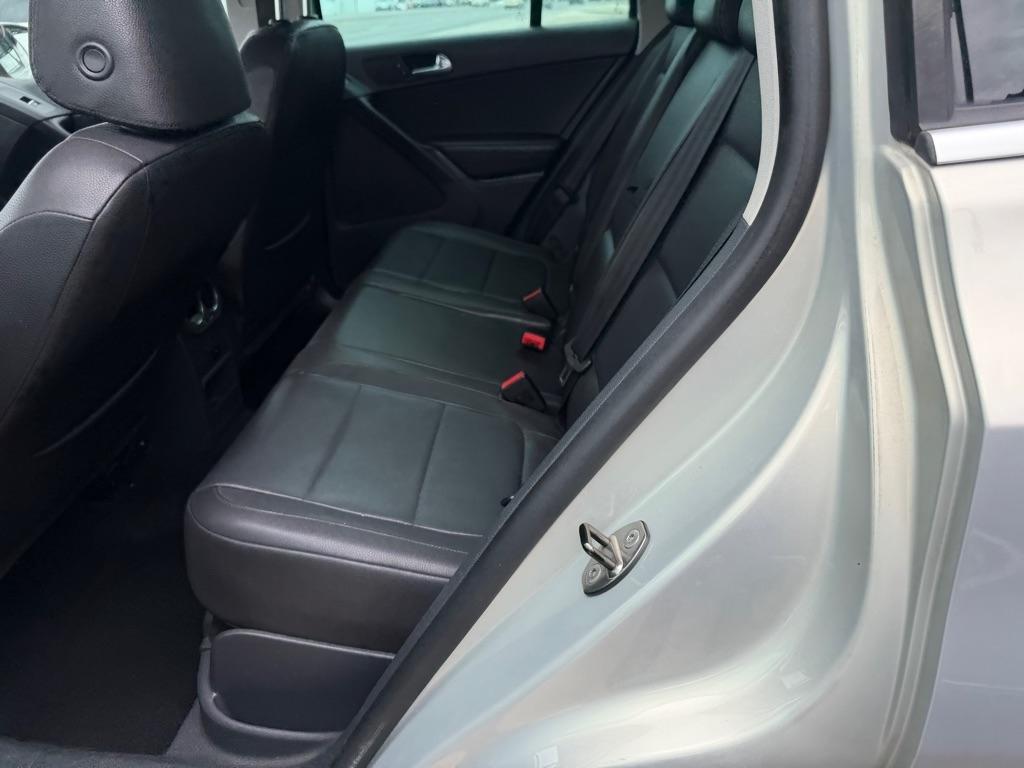 Volkswagen Tiguan S 2011
