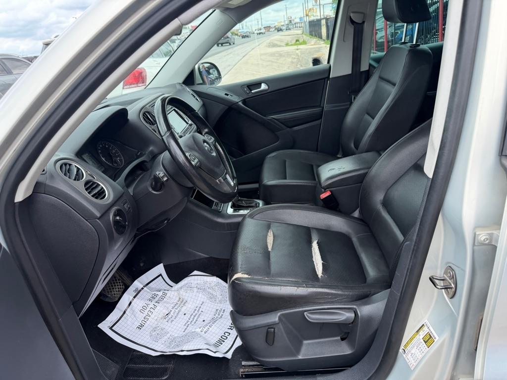 Volkswagen Tiguan S 2011
