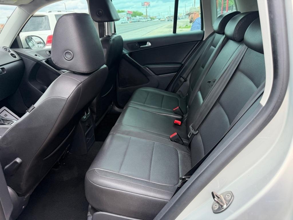 Volkswagen Tiguan S 2011