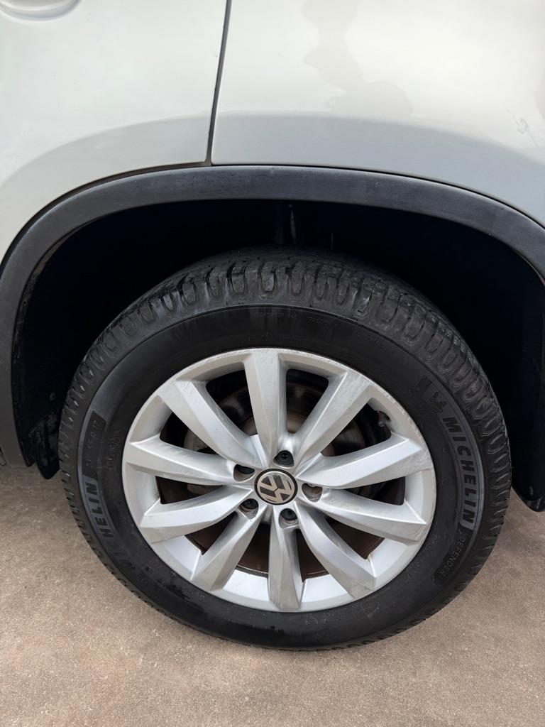 Volkswagen Tiguan S 2011