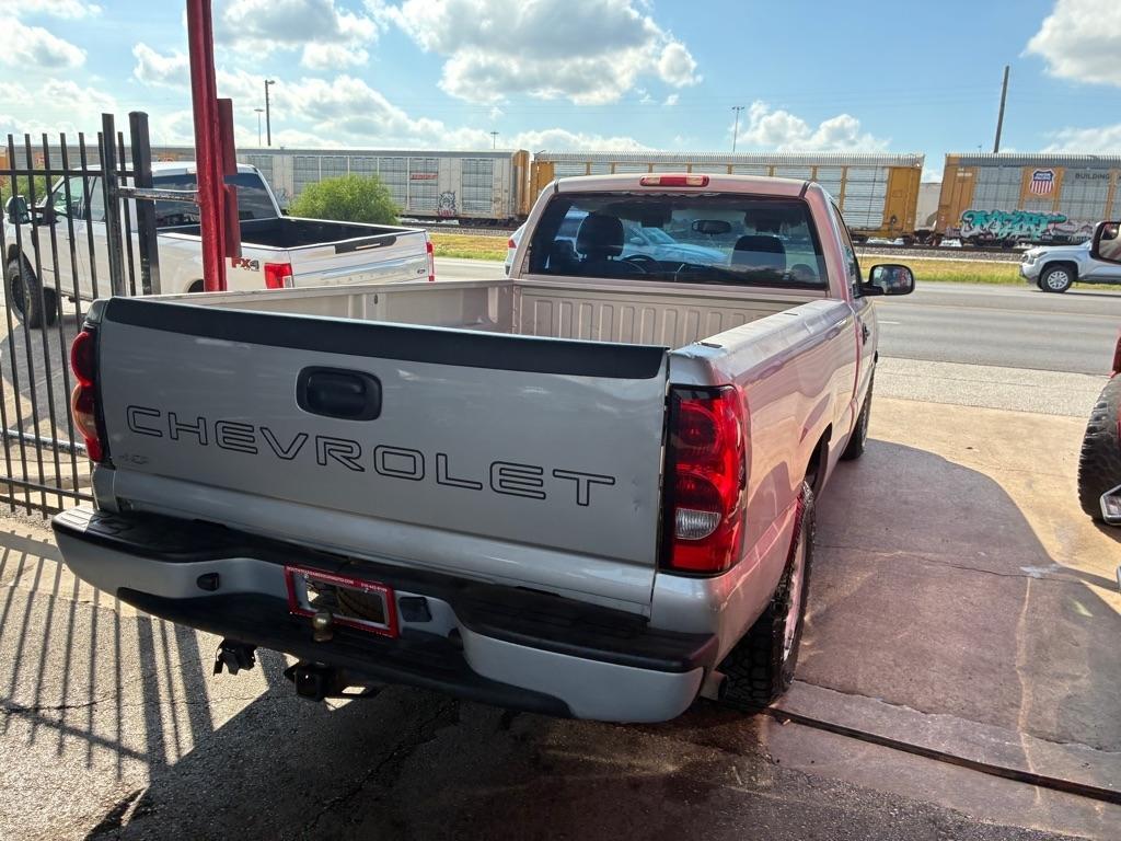 Chevrolet Silverado 1500 Work Truck Short Bed 2WD 2005
