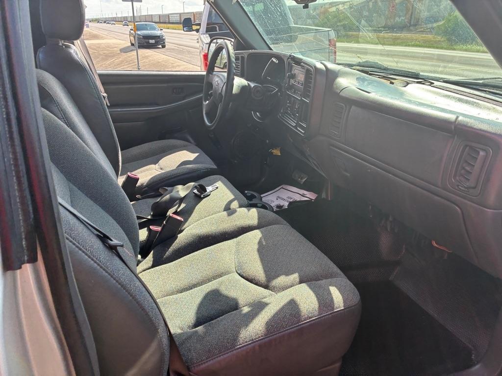 Chevrolet Silverado 1500 Work Truck Short Bed 2WD 2005
