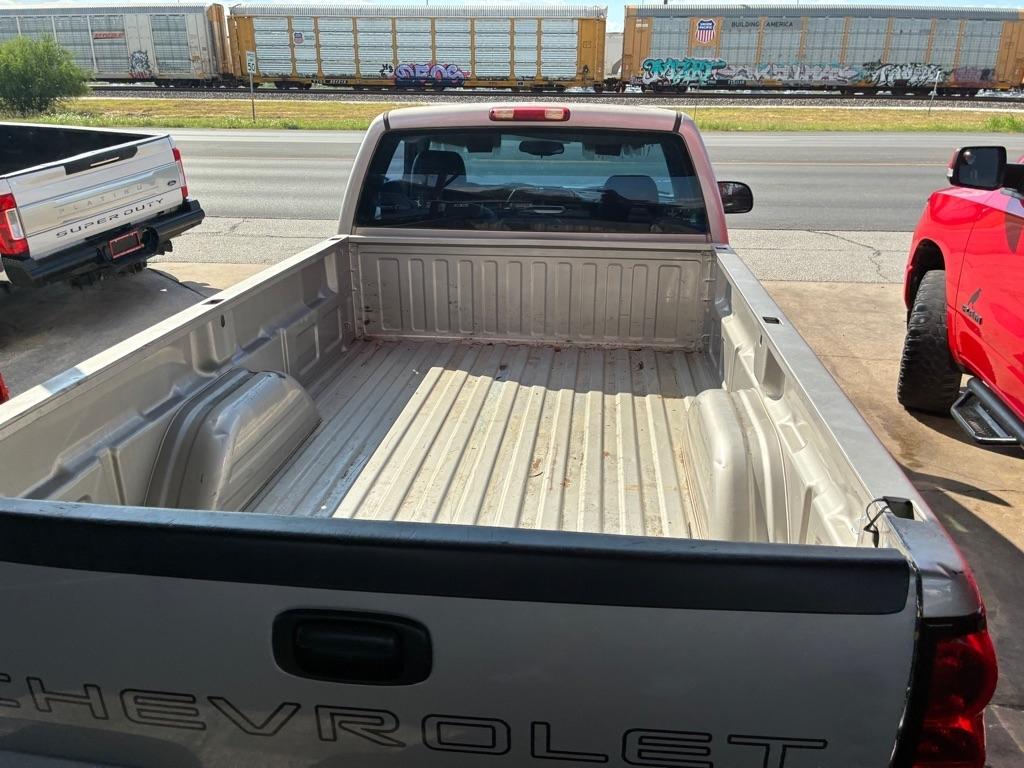 Chevrolet Silverado 1500 Work Truck Short Bed 2WD 2005