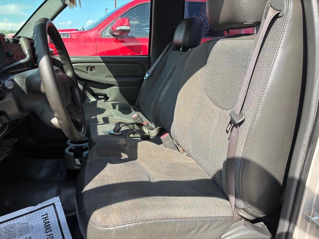 Chevrolet Silverado 1500 Work Truck Short Bed 2WD 2005