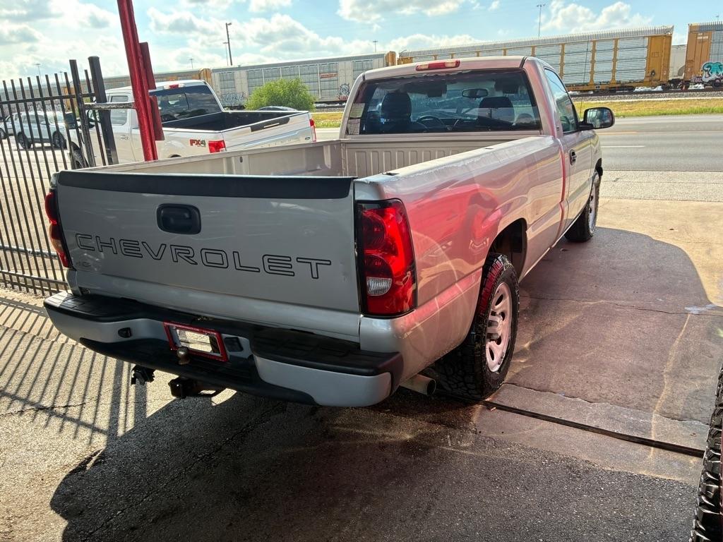 Chevrolet Silverado 1500 Work Truck Short Bed 2WD 2005