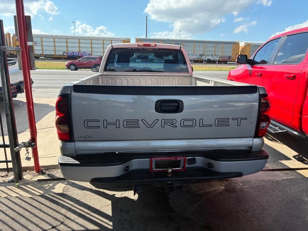 Chevrolet Silverado 1500 Work Truck Short Bed 2WD 2005