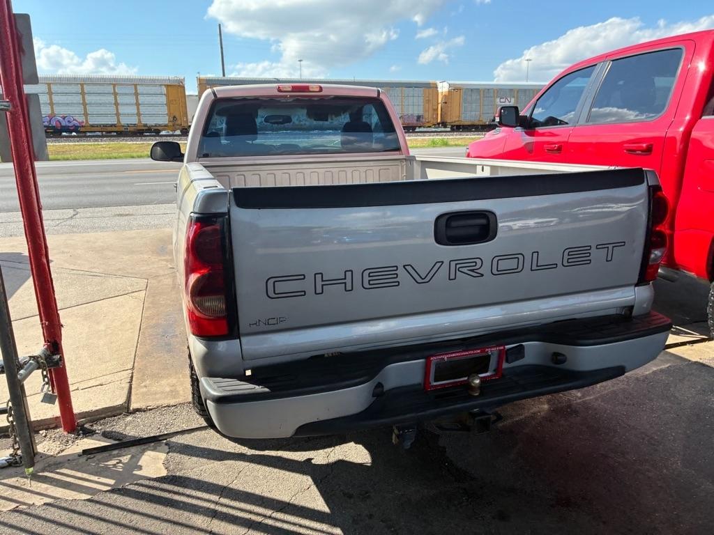 Chevrolet Silverado 1500 Work Truck Short Bed 2WD 2005