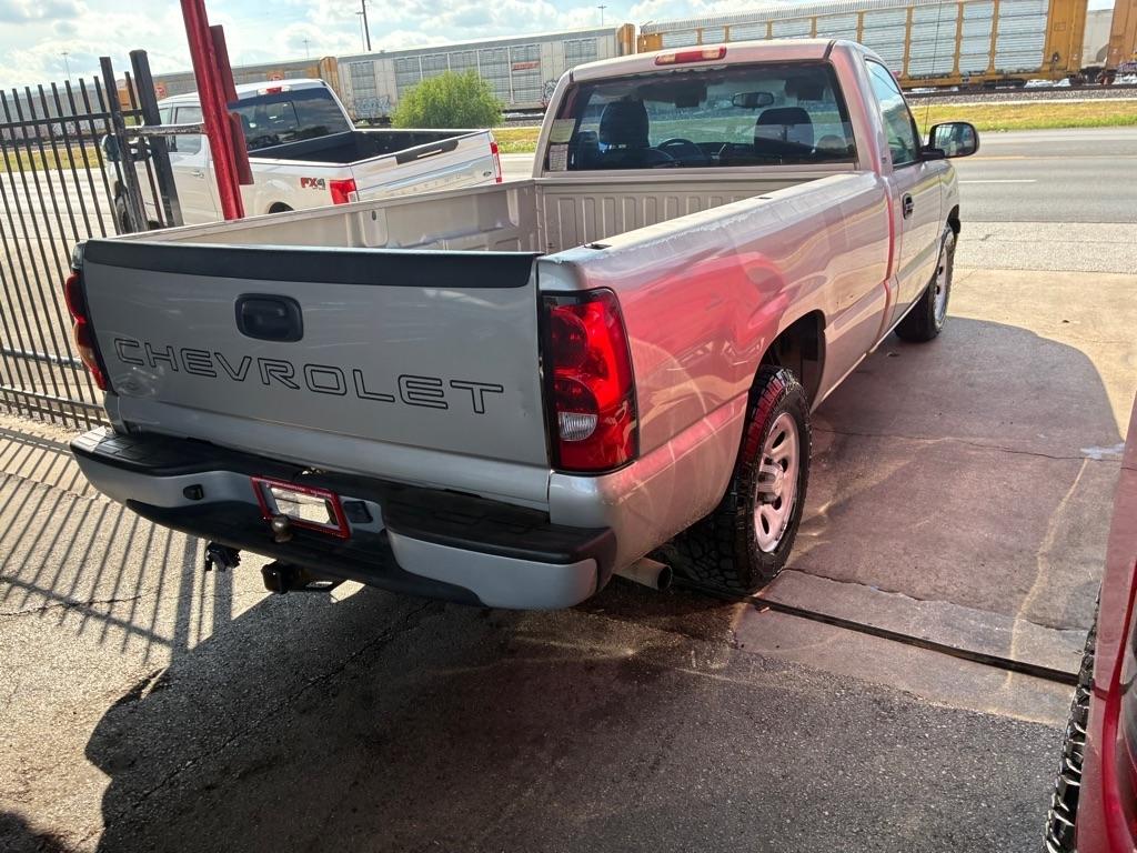 Chevrolet Silverado 1500 Work Truck Short Bed 2WD 2005