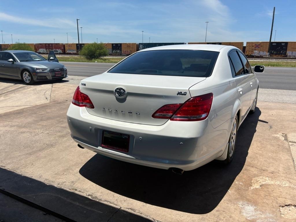 Toyota Avalon XL 2006