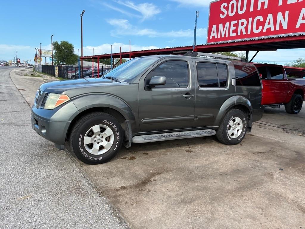 Nissan Pathfinder LE 2WD 2005