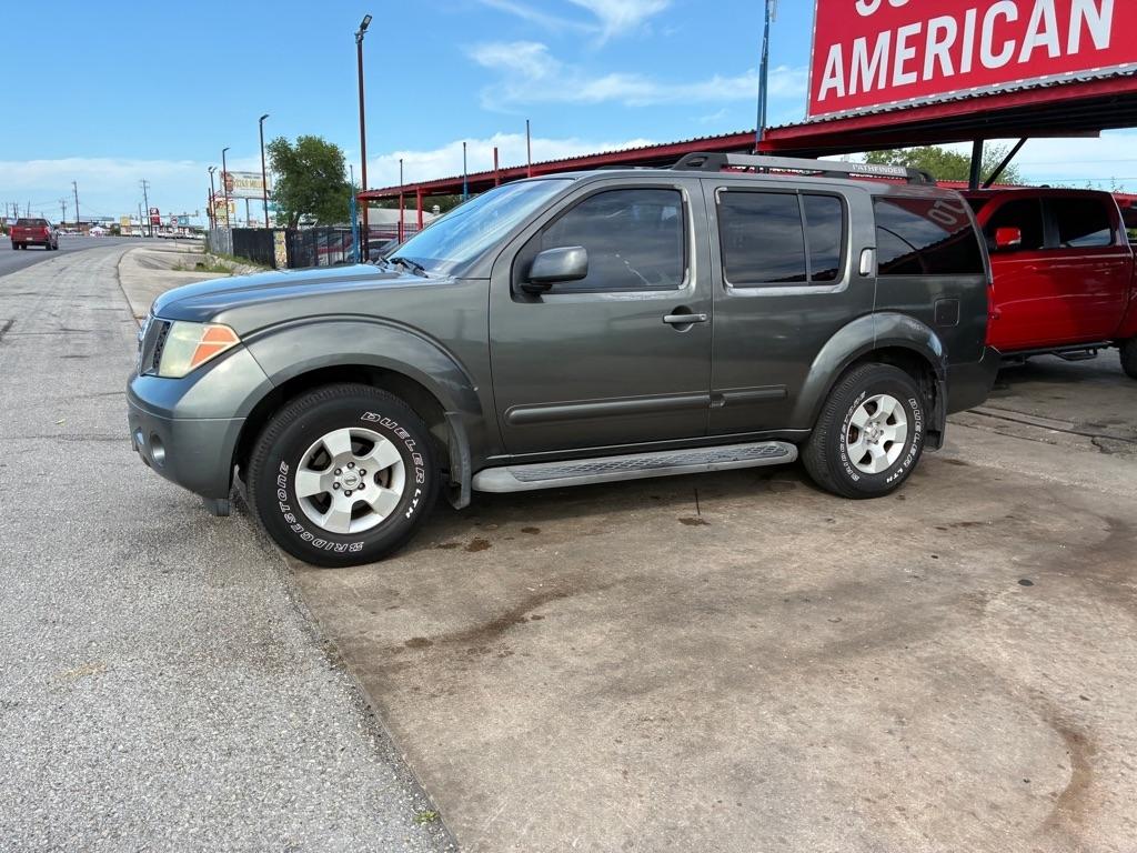 Nissan Pathfinder LE 2WD 2005
