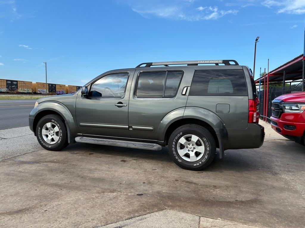 Nissan Pathfinder LE 2WD 2005