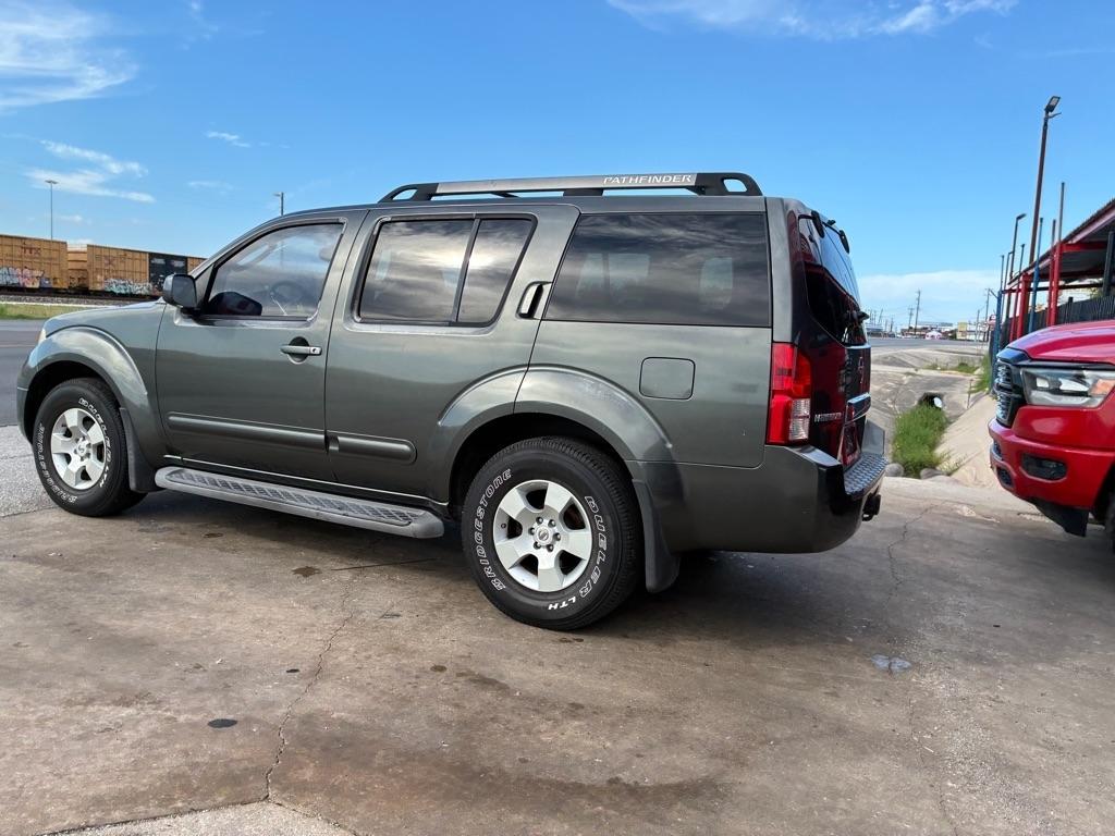 Nissan Pathfinder LE 2WD 2005