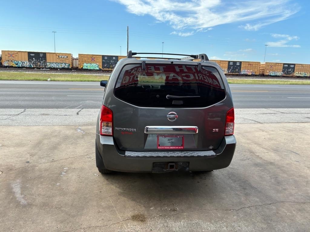 Nissan Pathfinder LE 2WD 2005