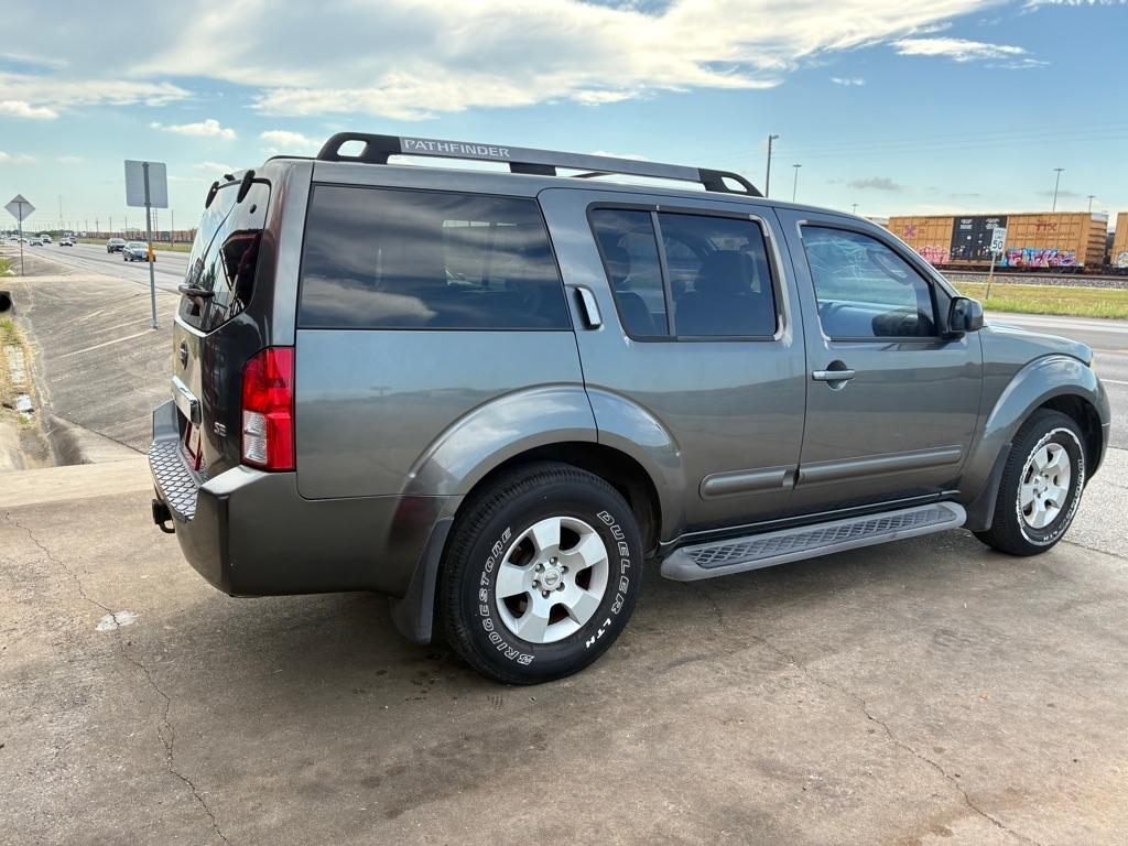 Nissan Pathfinder LE 2WD 2005