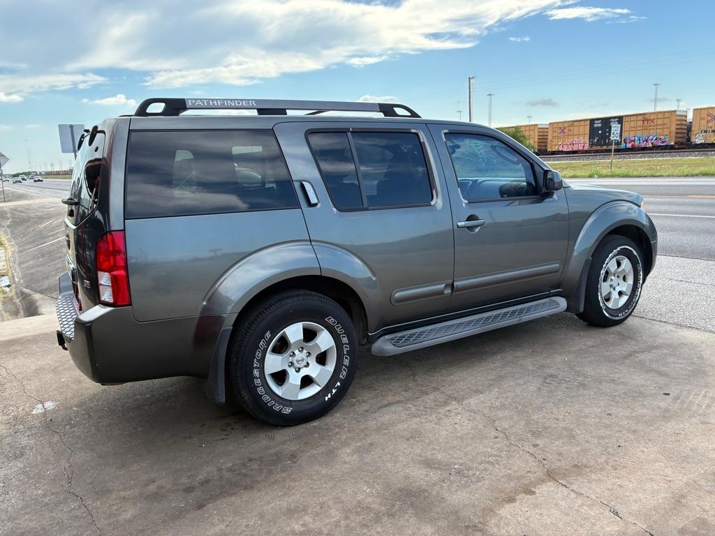 Nissan Pathfinder LE 2WD 2005