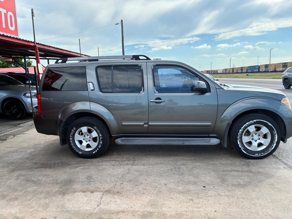 Nissan Pathfinder LE 2WD 2005