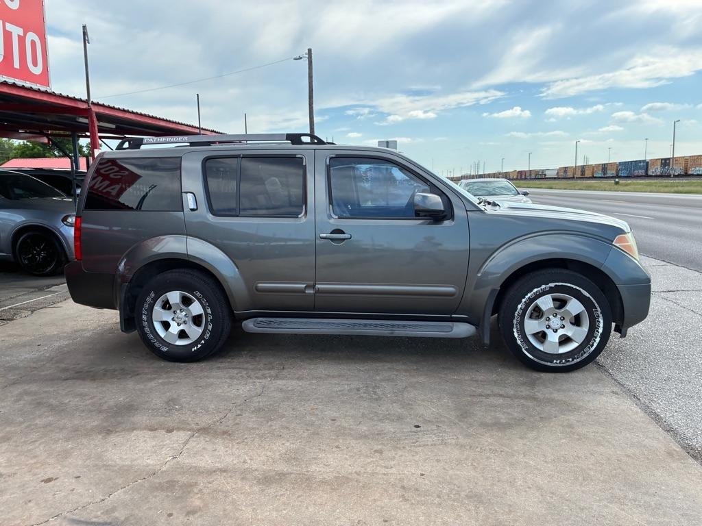 Nissan Pathfinder LE 2WD 2005