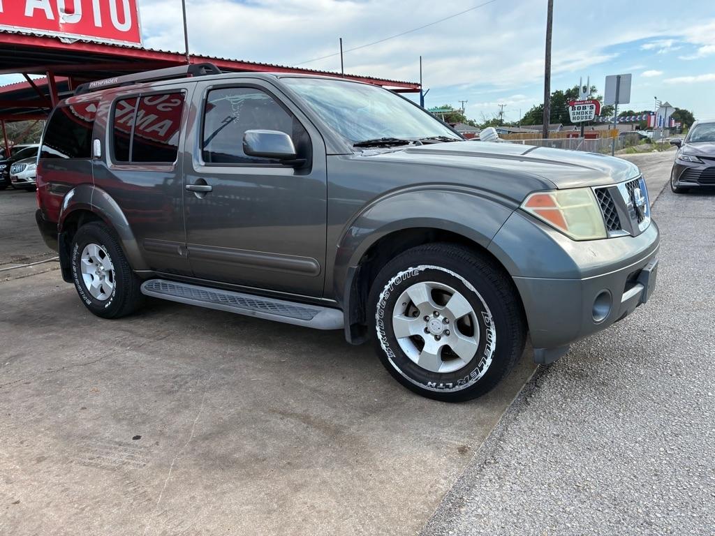 Nissan Pathfinder LE 2WD 2005