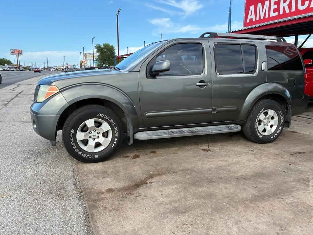 Nissan Pathfinder LE 2WD 2005