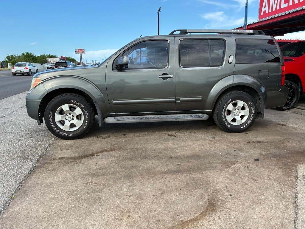 Nissan Pathfinder LE 2WD 2005