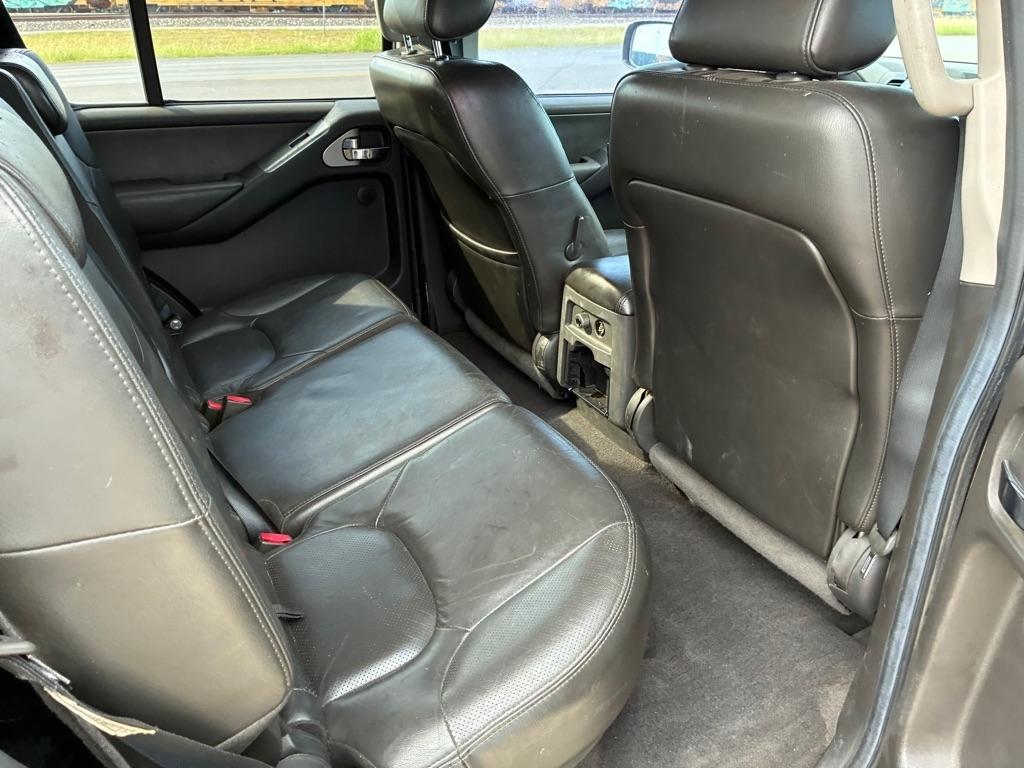 Nissan Pathfinder LE 2WD 2005