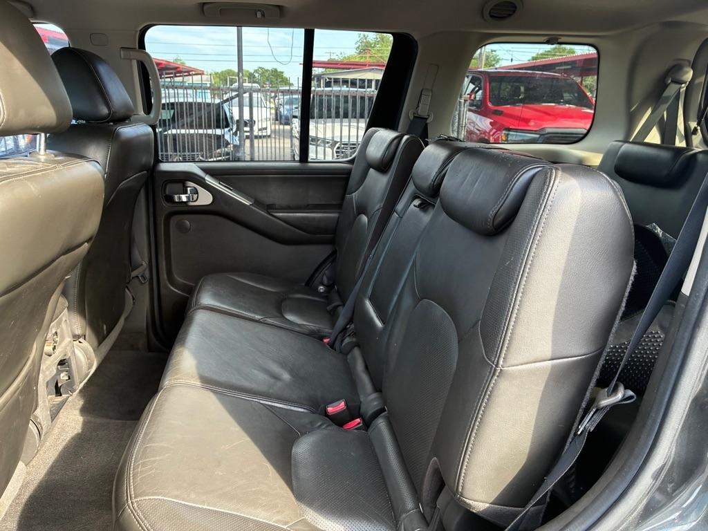 Nissan Pathfinder LE 2WD 2005