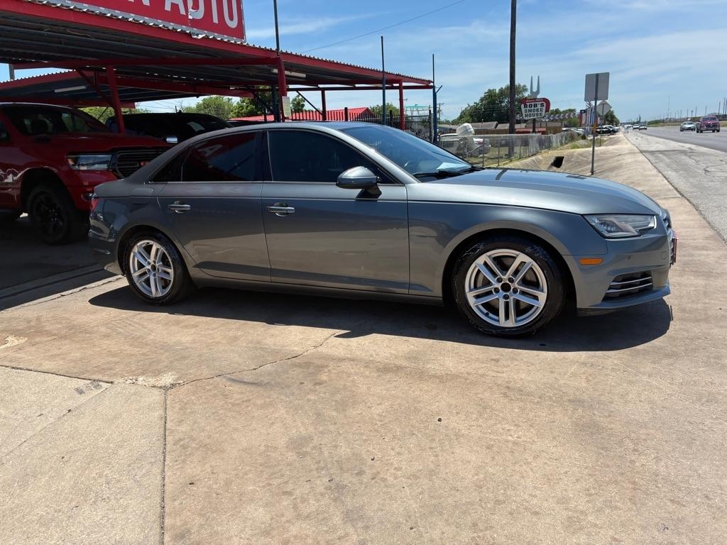 Audi A4 2.0T Premium quattro Sedan 2017