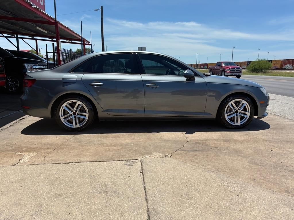Audi A4 2.0T Premium quattro Sedan 2017