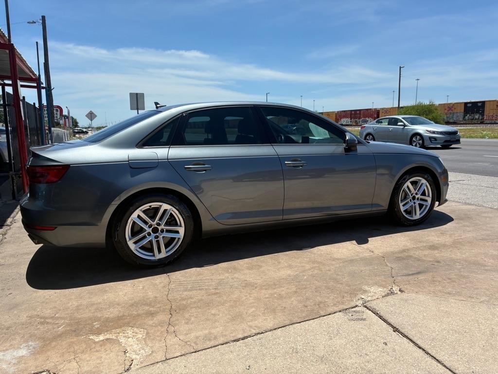 Audi A4 2.0T Premium quattro Sedan 2017