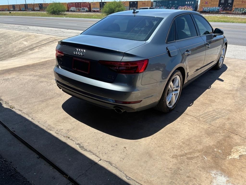 Audi A4 2.0T Premium quattro Sedan 2017